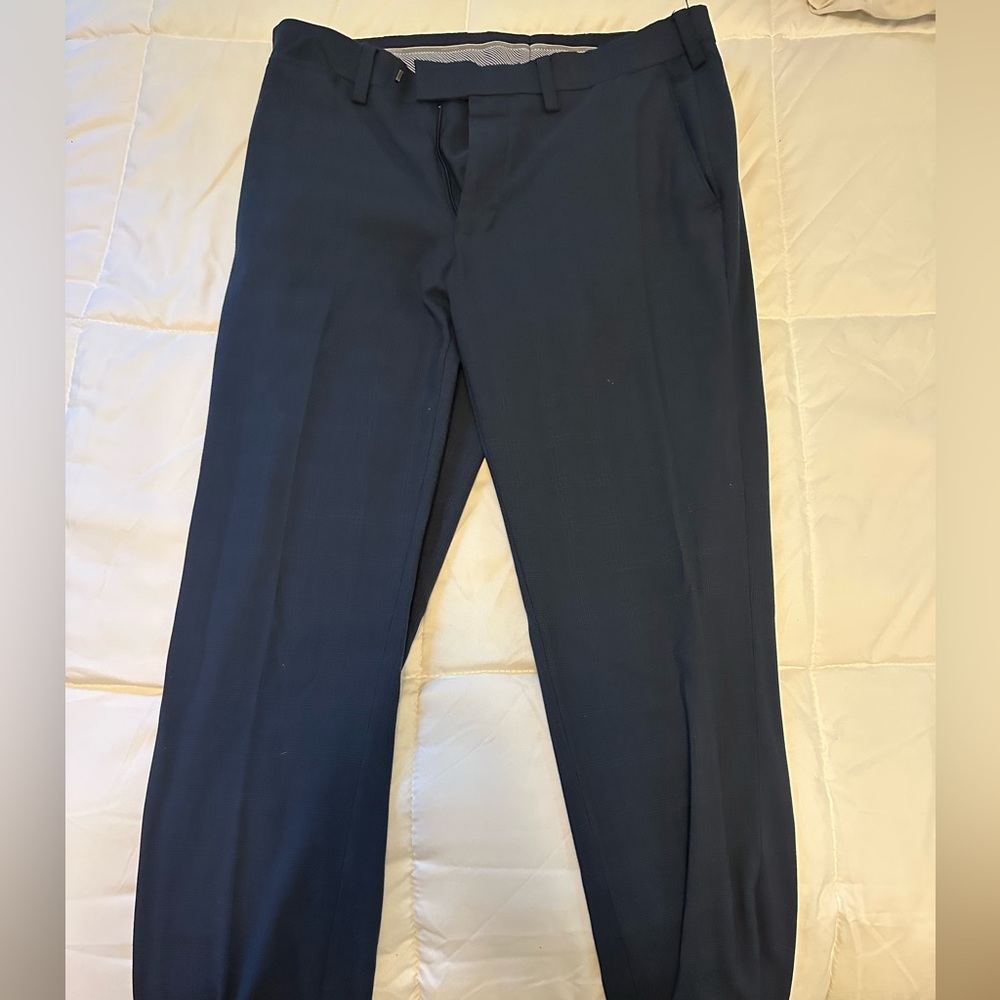 Louis Raphael, 33x32 slacks. Lightly worn!